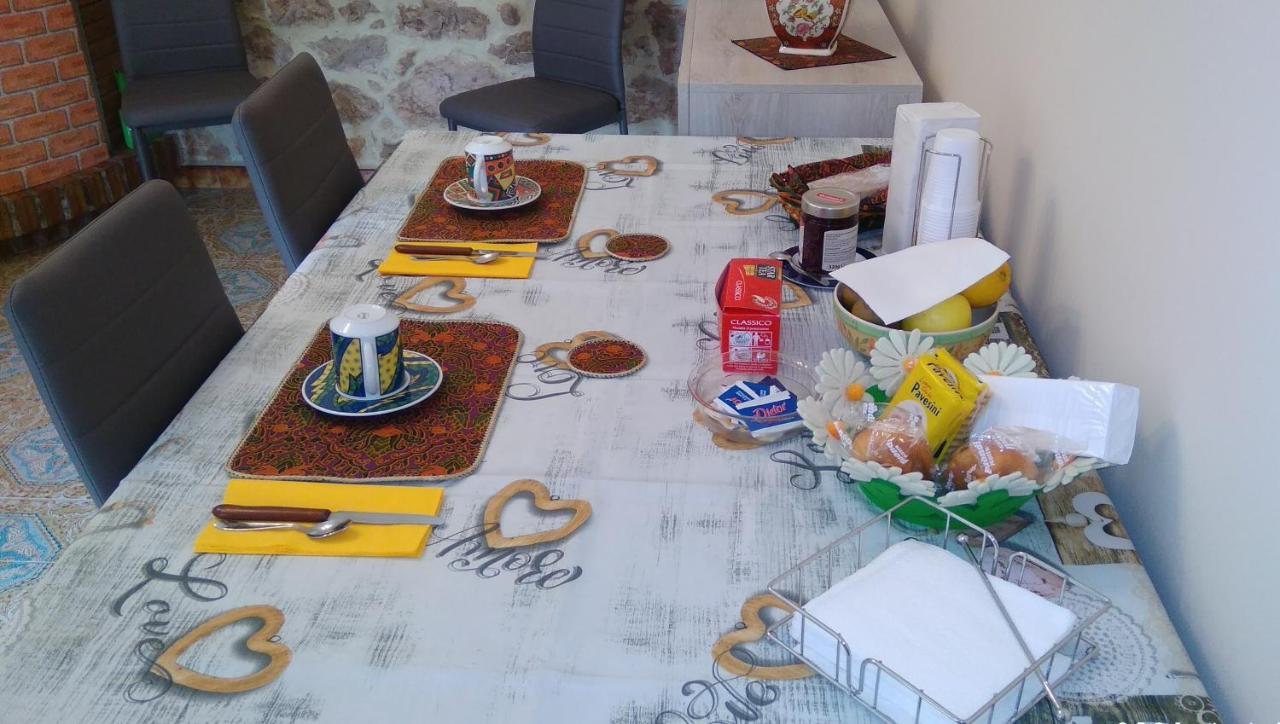 הוילה Veroli La Casina Gialla מראה חיצוני תמונה